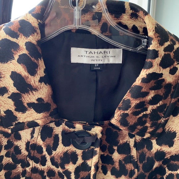 Tahari animal print jacket 2P - Picture 2 of 3